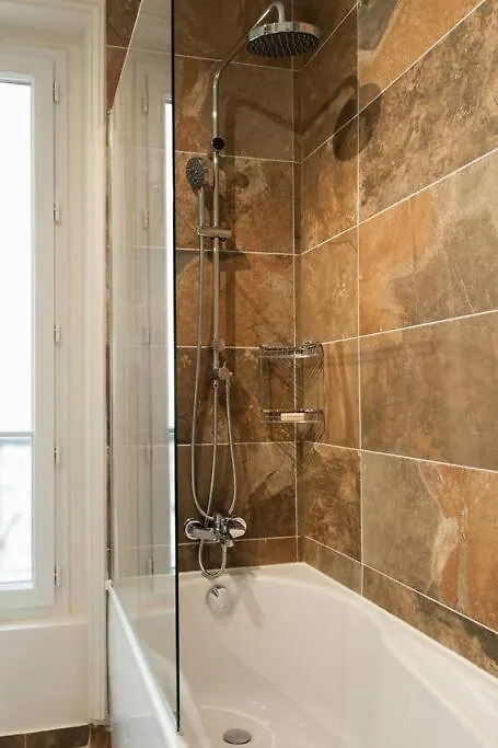 Apartament Cavalier Des Lions 2Bed 2 And Half Baths Paryż 0*,  Francja
