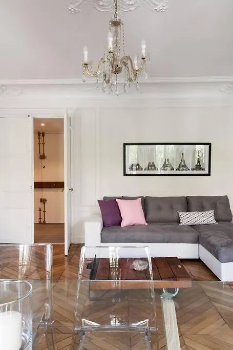 Ferienwohnung Cavalier Des Lions 2Bed 2 And Half Baths Paris Apartment